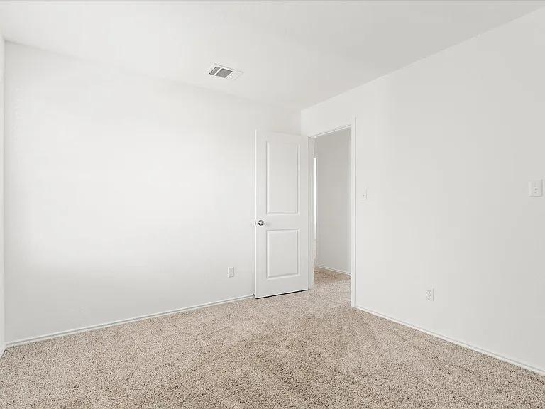 905 Powell St — Photo 31