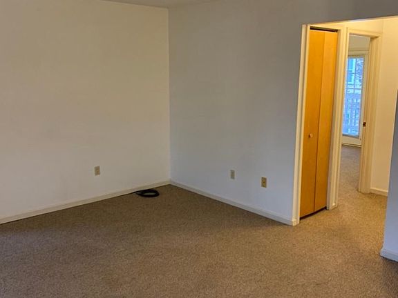 4th image of 110 N Hyde Park Ave #2R