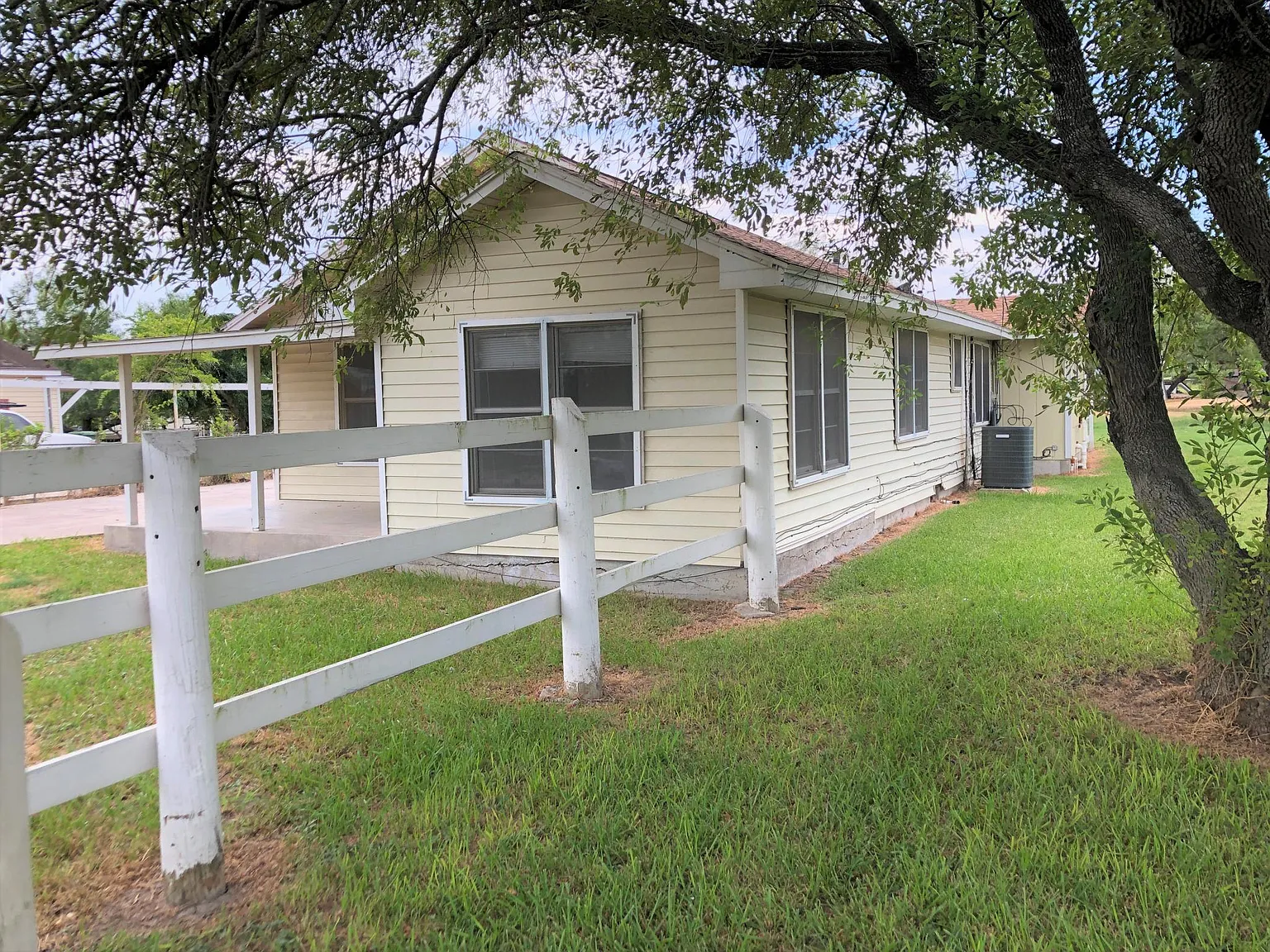 3 bed, 1350 sqft, $1,300 — Photo 2