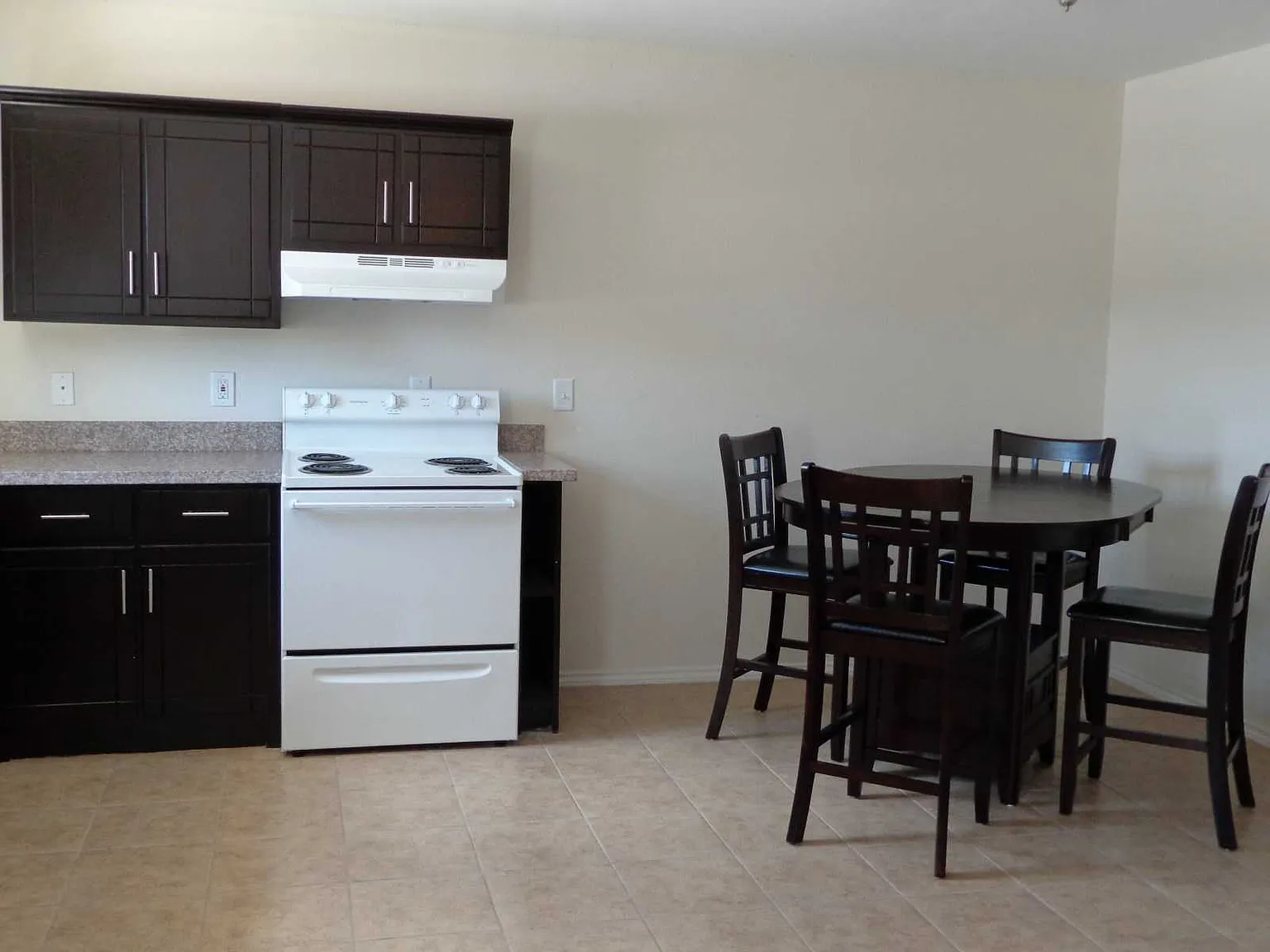 Calli Village Apartments — Photo 2