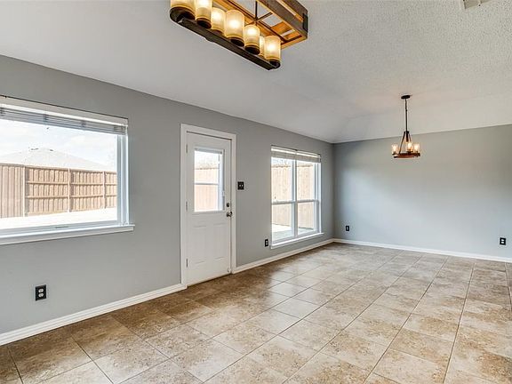4th image of 821 Topaz Dr