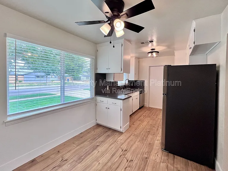4467 N Van Dyke Ave — Photo 8