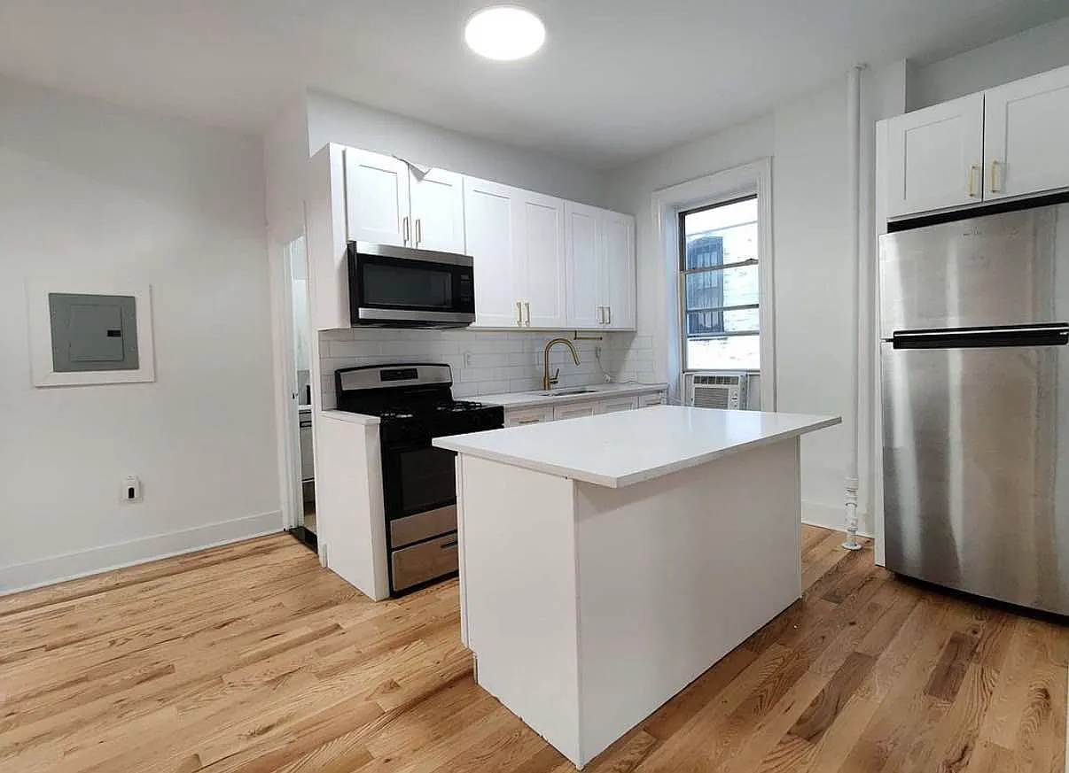 869 Montgomery Street — Photo 2