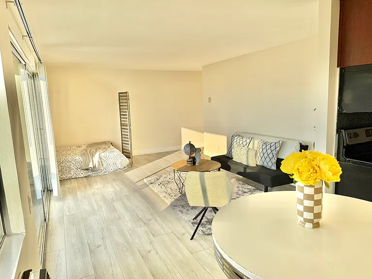 Madison Apartments — Photo 47
