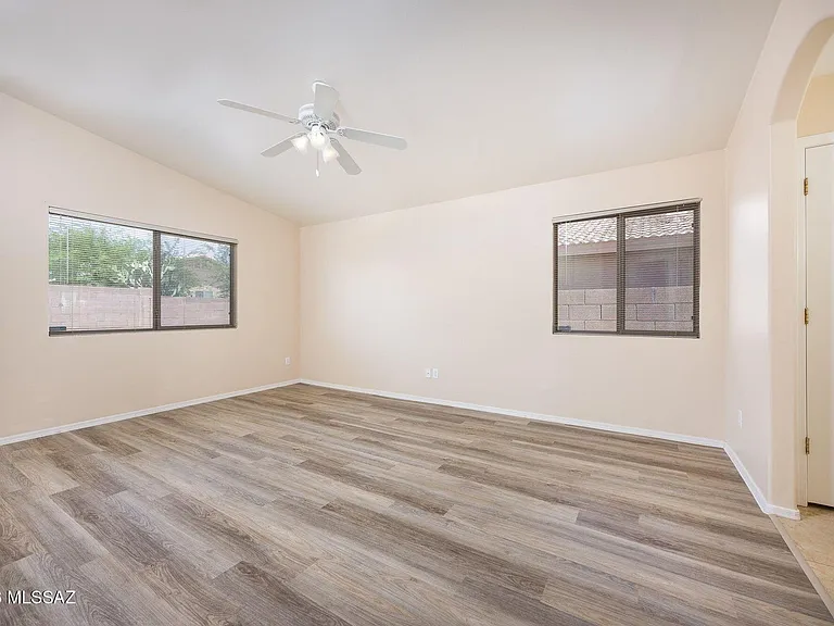 2352 W Ireton Rd — Photo 15