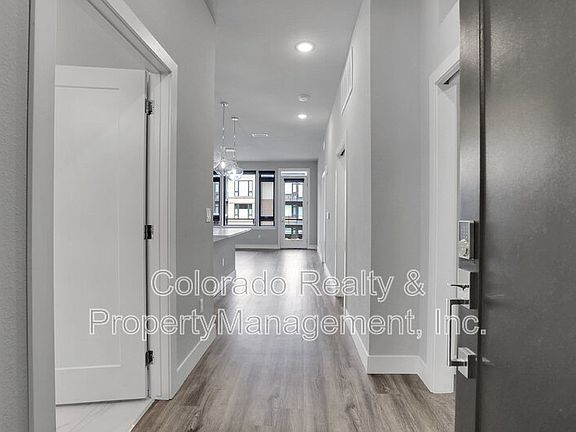 3rd image of 6618 E Lowry Blvd #207
