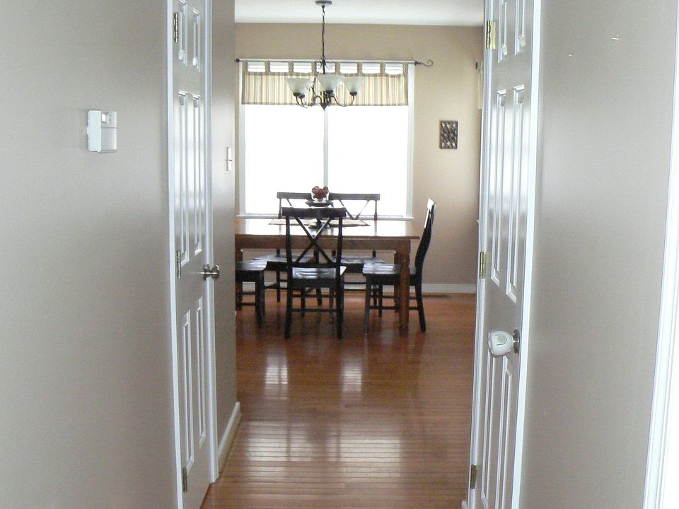 Foyer Into Eat In Kitchen