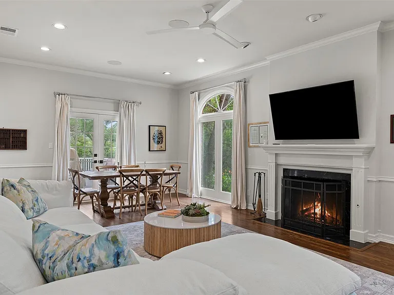 2922 Thousand Oaks Dr — Photo 6