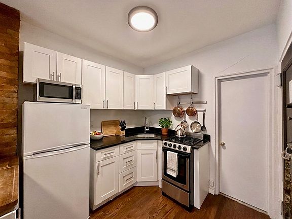 4th image of 337 E 6th St APT 8