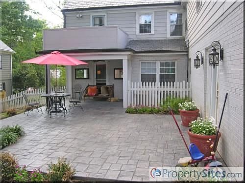 3rd image of 1107 E Durwood Cres