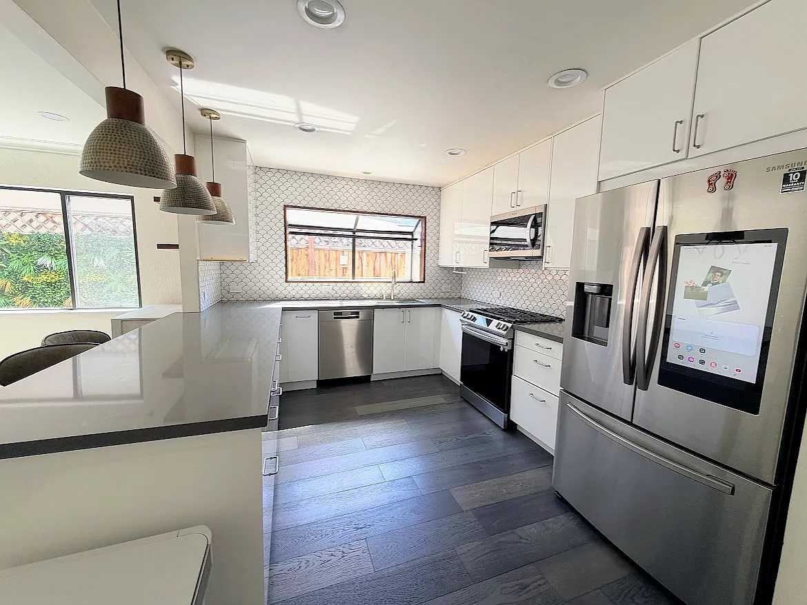 4 bed, 2600 sqft, $7,500 — Photo 3