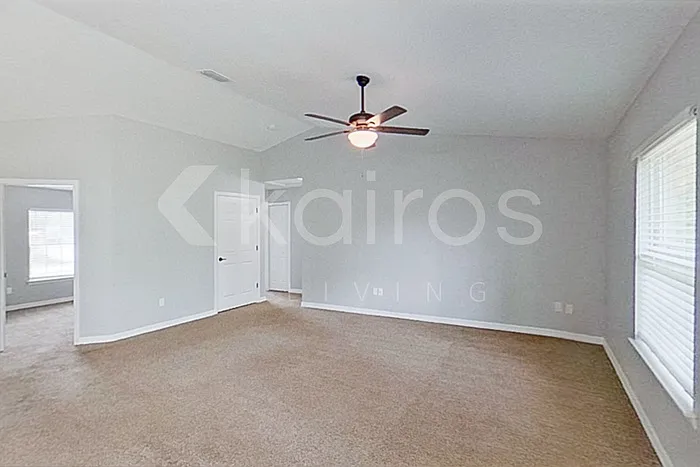 5623 NW 55th Ave — Photo 10