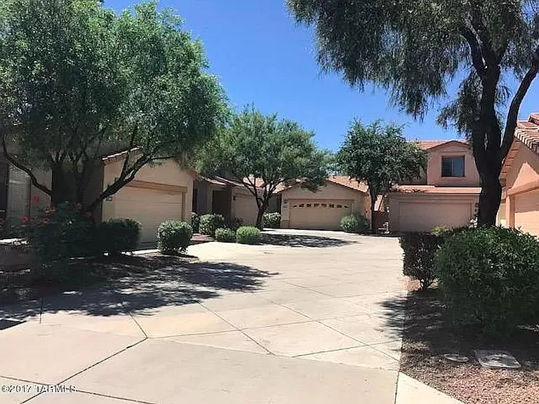 3479 N Paseo De San Agustin — Photo 2