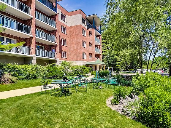 5th image of 3950 W Bryn Mawr Ave APT 210