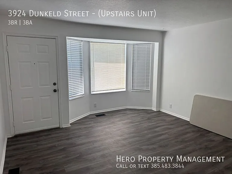 3924 W Dunkeld St #UPSTAIRS — Photo 3