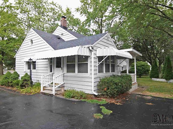4th image of 643 Saline St
