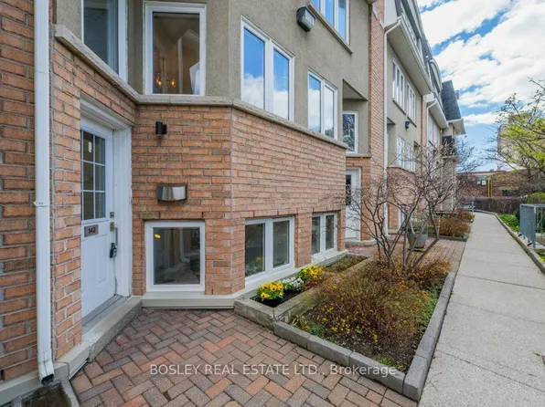 30 Merchant Ln #142, Toronto, ON M6P 4J6