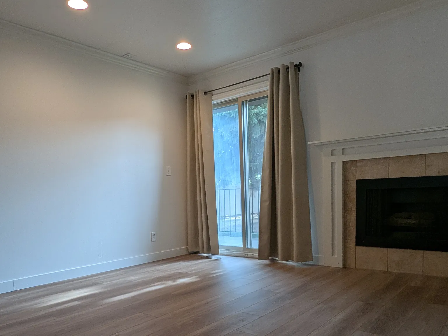 2 bed, 956 sqft, $1,600 — Photo 4