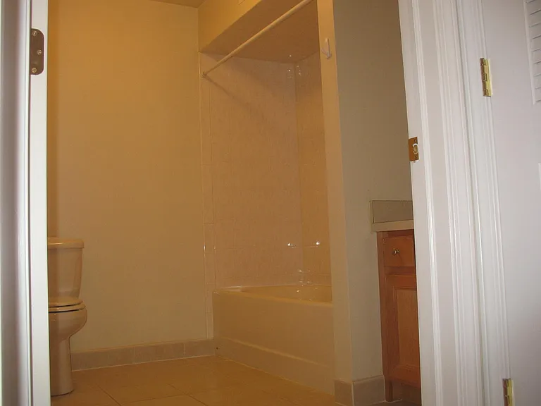 4 Side Ave — Photo 5