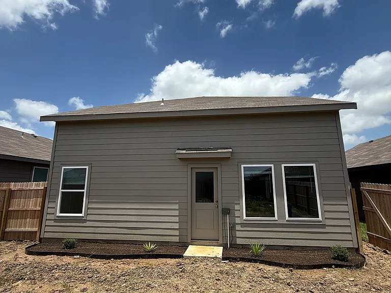 319 Moscato Rd — Photo 2