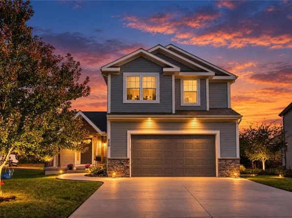 229 Jenny Ln, Raymore, MO 64083
