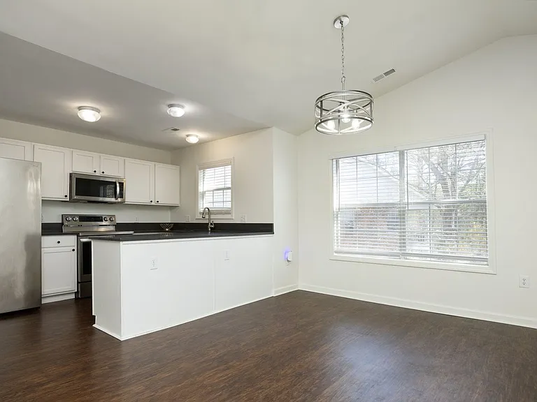 521 Renshaw Ct — Photo 9