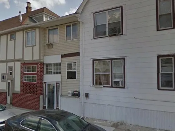 2354 Poland St, Hamtramck, MI 48212