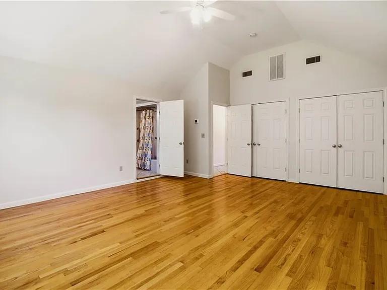1861 E Main Rd — Photo 11