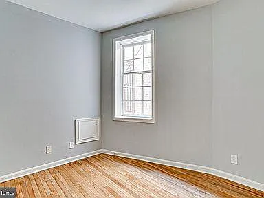 1118 C St NE #3 — Photo 8
