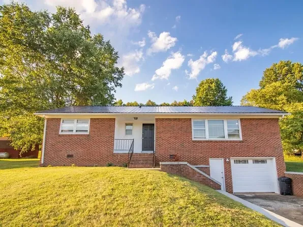 65 Battle St, Bryson City, NC 28713