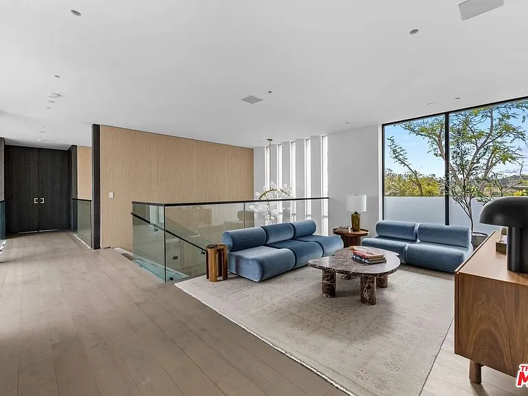 1218 Roberto Ln — Photo 19