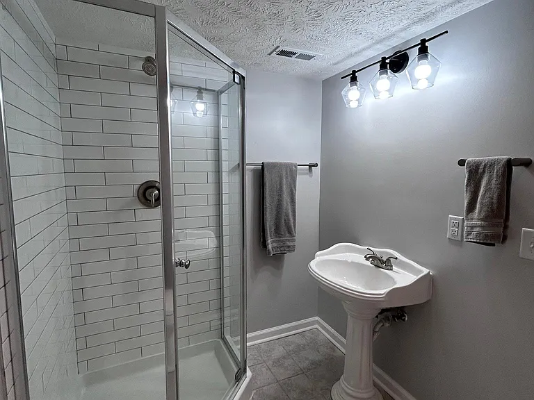 4412 Woolworth Ave — Photo 11
