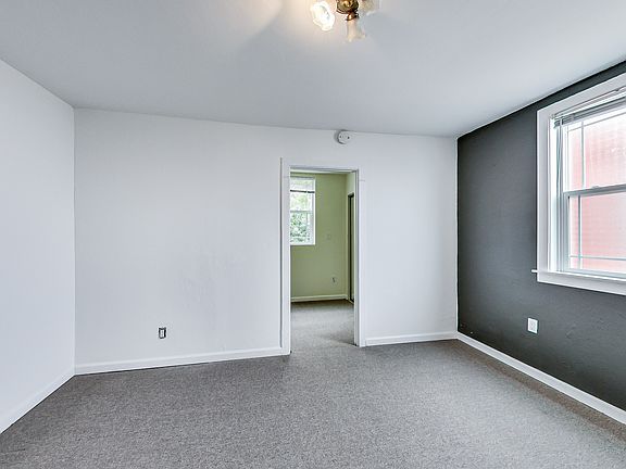 3rd image of 121 Santa Barbara Ave