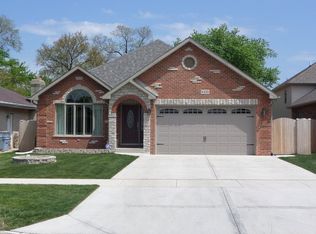 8435 Austin Ave, Burbank, IL 60459