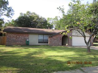 600 N Plantation Dr, Angleton, TX 77515