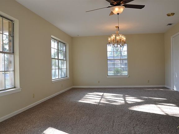 2nd image of 2916 Orr Dr