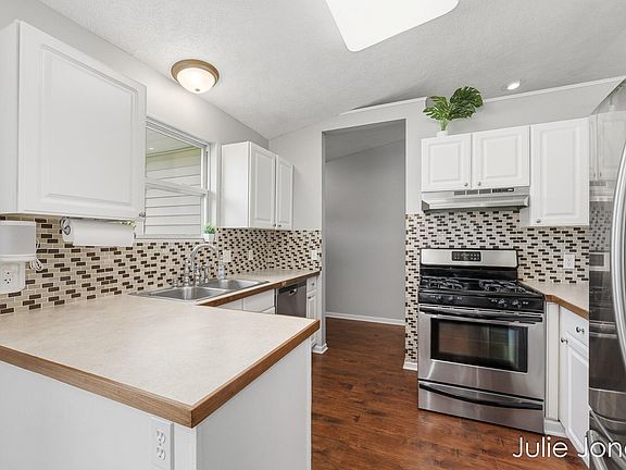 5th image of 1554 Wakely St NE