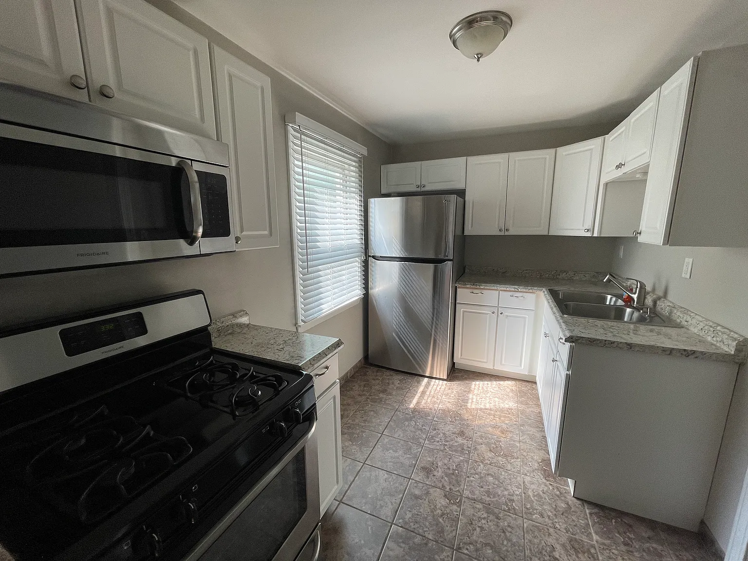 2 bed, 804 sqft, $1,600 — Photo 4