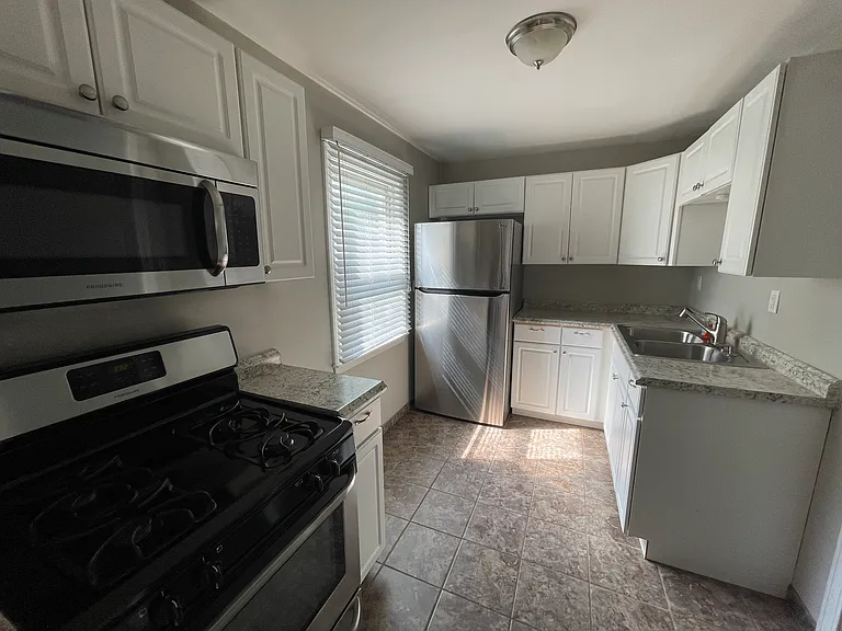 2639 Duluth St — Photo 4