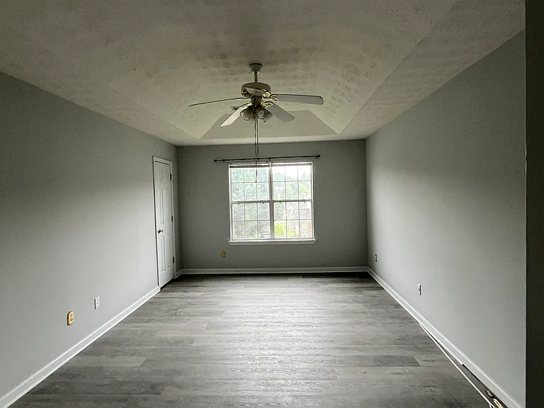 979 Hunt Rd — Photo 13