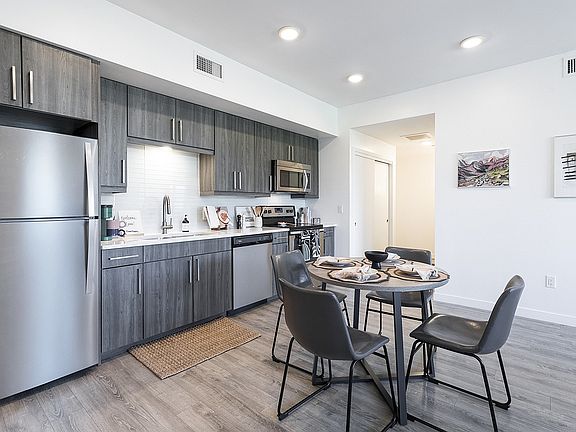 2nd image of 970 28th St #2-986244