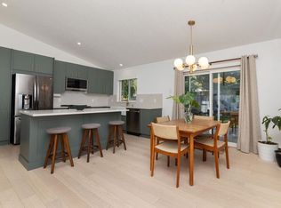 5700 Trident Ave, Sechelt, BC V0N 3A3