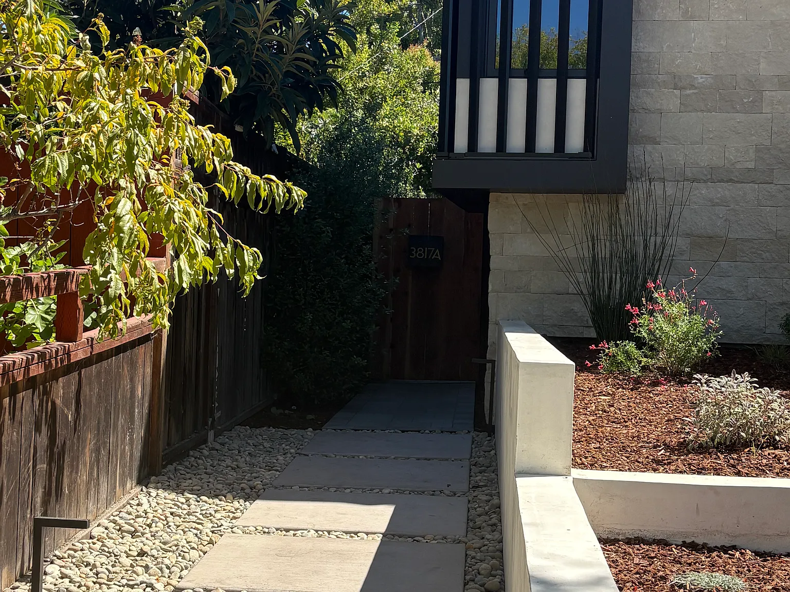 2 bed, 810 sqft, $6,000 — Photo 2