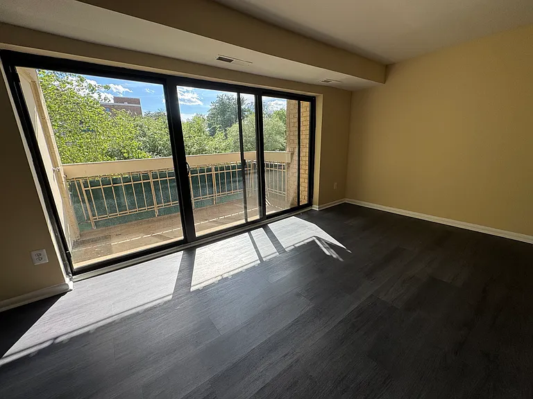 6137 Leesburg Pike #301 — Photo 4