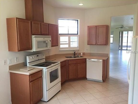 3rd image of 929 Grand Canal Dr