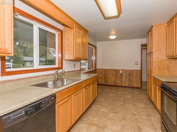 3rd image of 7715 NE Royal St