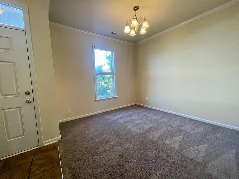 402 Glenhaven Ln — Photo 2