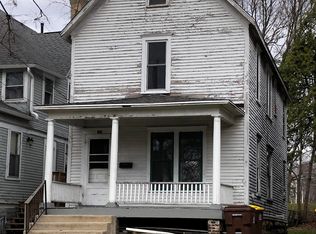 652 W Pleasant St, Freeport, IL 61032