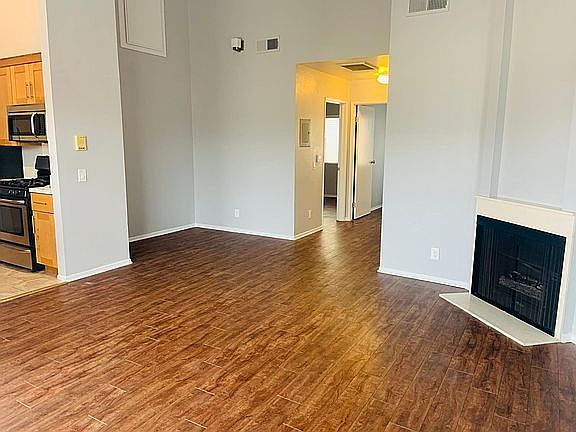 living room w/ fireplace