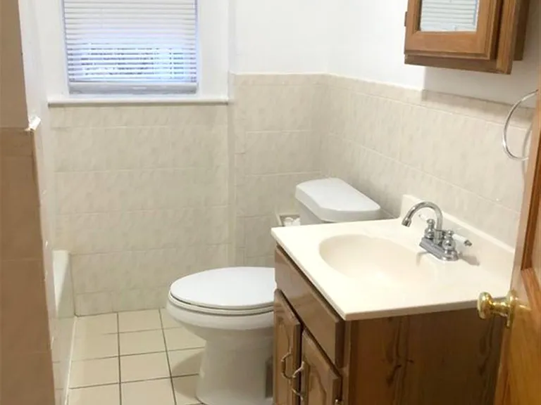 189 Lowell St #2 — Photo 11